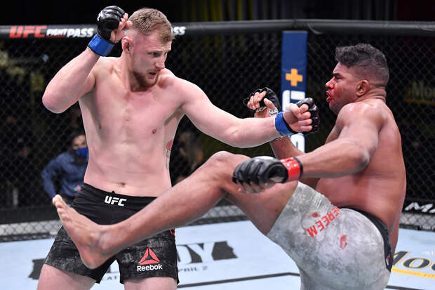 Волкова госпитализировали после победы на турнире UFC