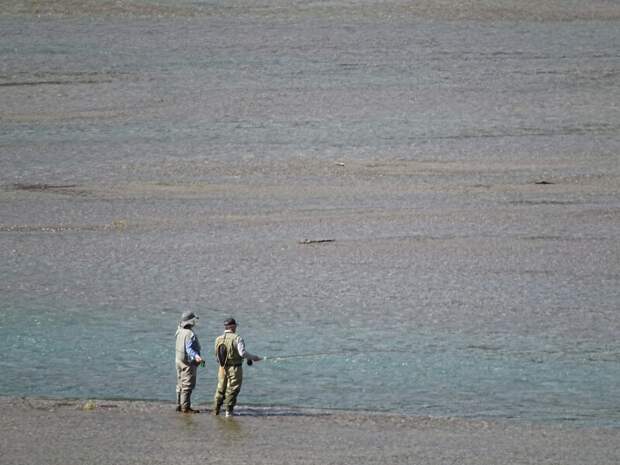 Двое рыбаков на Камчатке найдены живыми после исчезновения в море