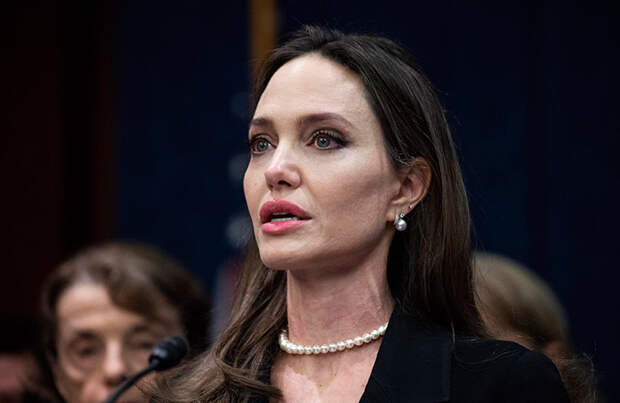 Анджелина Джоли обвиняет бывшего мужа Брэда Питта в домашнем насилии спустя шесть лет