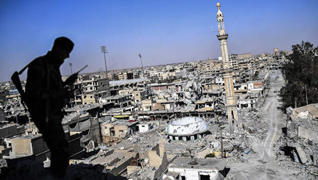 Боец Сирийских демократических сил в Ракке, Сирия