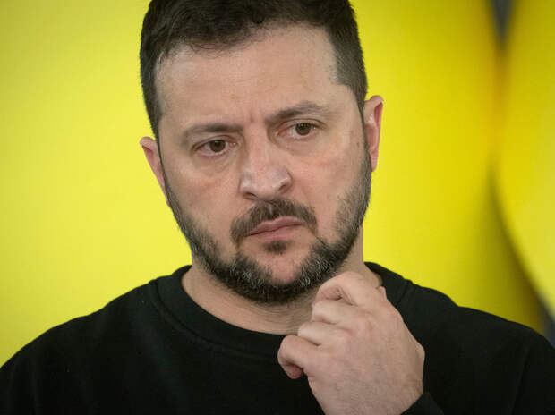 Пообещав принять Украину в свои ряды, Европейский союз спрятал за спиной фигу