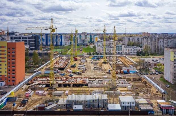 В Твери продолжается строительство нового жилищного комплекса для переселения жителей Морозовских казарм