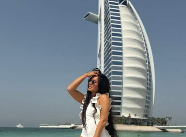 Бывшая жена шоумена Михаила Галустяна опубликовала фото в купальнике