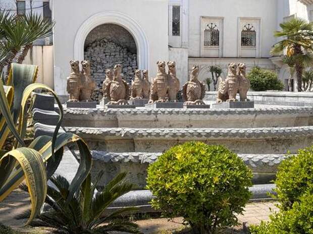 Гунба и Кириенко проверили ход строительства детской больницы и работу кардиоцентра в Сухуме