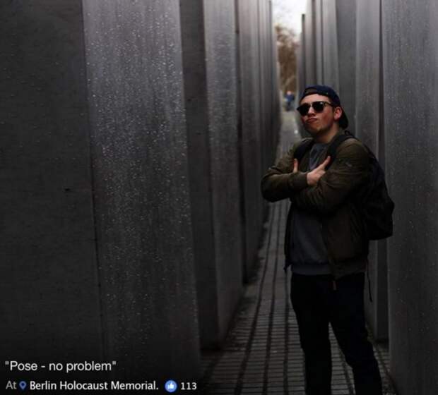 Художник показал туристам, как глупы и аморальны их селфи возле мемориала Холокоста 