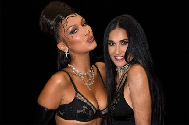 Яркий бэкстейдж с показа Рианны: Ирина Шейк, Белла Хадид и Кара Делевинь за кулисами шоу