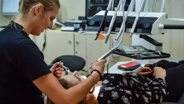 Стоматолог Орлов назвал лучший способ обезболивания для гипертоников