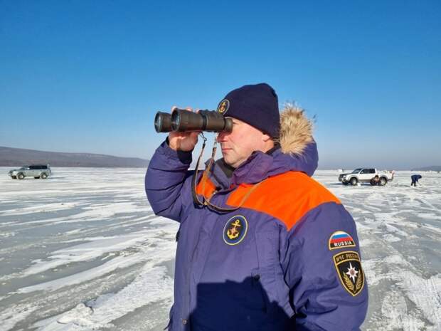 Инспекторы ГИМС МЧС России контролируют безопасность ледовых переправ и эксплуатацию маломерных судов