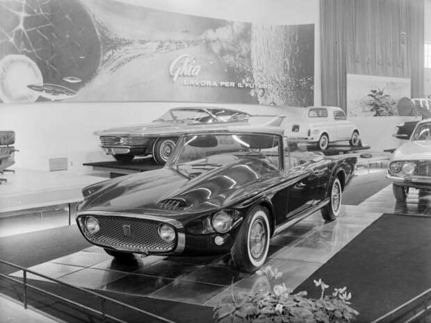 Plymouth Asimmetrica Roadster 1961 – жуть с откидным верхом