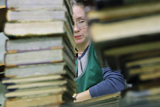 В библиотеках российских регионов книги иноагентов начали выдавать по паспортам