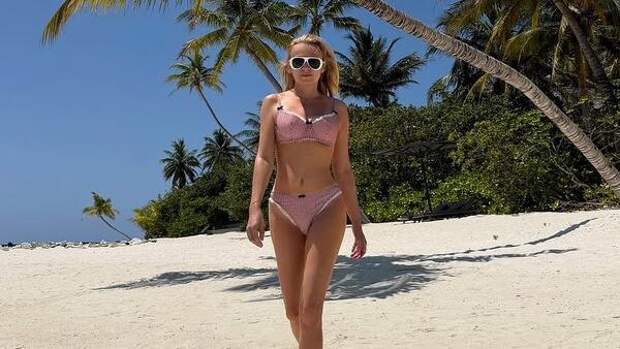 45-й размер ступни и удлиненные ноги: Рудковская показала себя без прикрас на Мальдивах