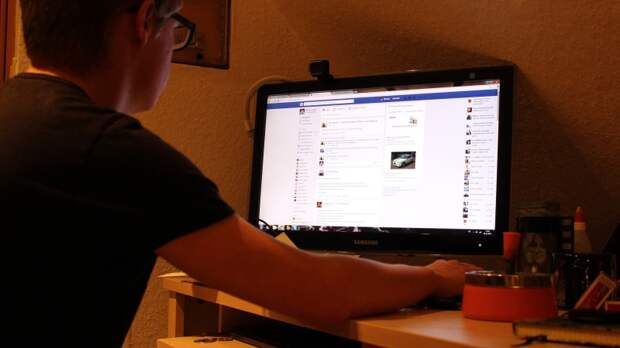 Шантаж и слежку за пользователями в Facebook осудили в Госдуме РФ