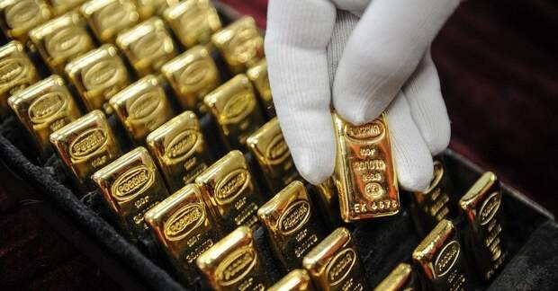 Мировые Центробанки делают ставки на золото