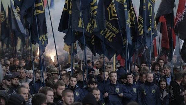 BuzzFeed: Украинским неонацистам помогает Facebook BuzzFeed: Украинским неонацистам помогает Facebook