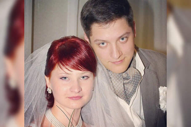 Вдова Попова Юлия сбросила цену на особняк, который актер строил для семьи