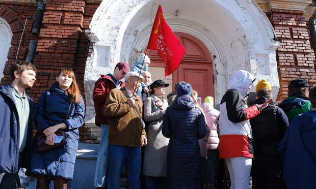 Песни о Великой Победе, строевые колонны и вертолёт с флагом: в Архангельске прошёл праздничный военный парад