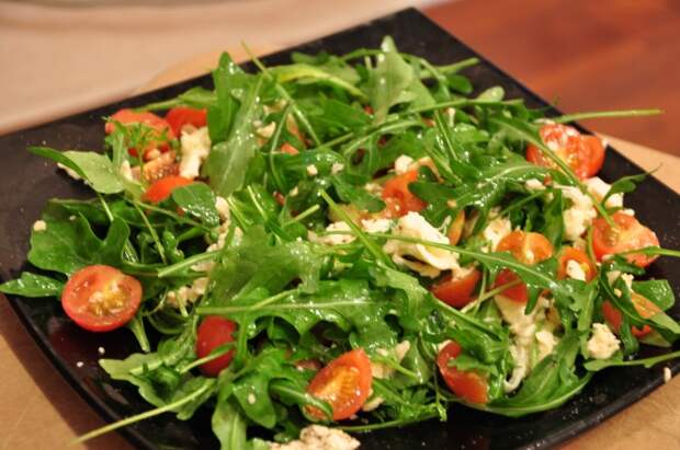 Лёгкий и невероятно вкусный летний салат. \ Фото: kristinatt.blogspot.com. Лёгкий и невероятно вкусный летний салат. \ Фото: kristinatt.blogspot.com.