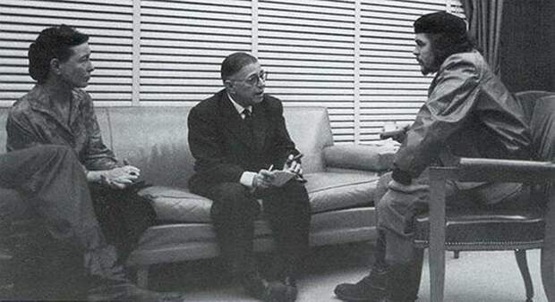 В 1960 году Че Гевара встретился на Кубе со своими кумирами — писателями Симоной де Бовуар и Жан-Полем Сартром.