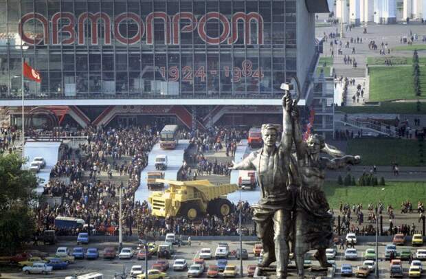 Открытая площадка выставки «АВТОПРОМ–84» на ВДНХ, 1984 год, Москва история, ретро, фото