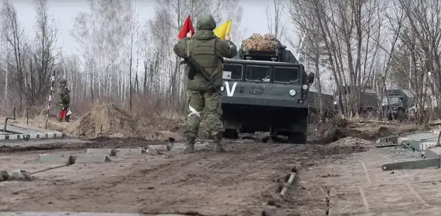 Военный эксперт Матвийчук объяснил срыв гумпереходов: «Киев не контролирует нацбатальоны»