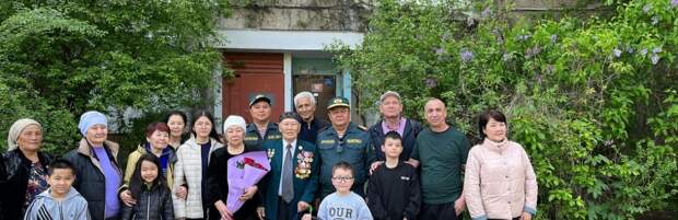 Труженика тыла ВОВ поздравили в Алматы
