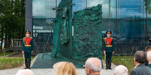 На ВДНХ появился памятник погибшим в годы войны сотрудникам выставки / Фото: mos.ru