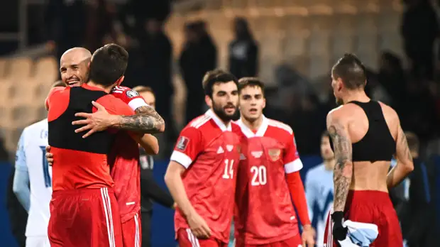 Карпин рассказал, как отреагировал на песню «Валера, Валера» в раздевалке после победы над Словенией