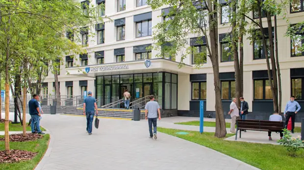 В Москве рассказали о ходе благоустройства территорий у поликлиник