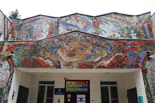 Мозаику на детском садике «Солнышко» в Автозаводском районе отреставрируют летом