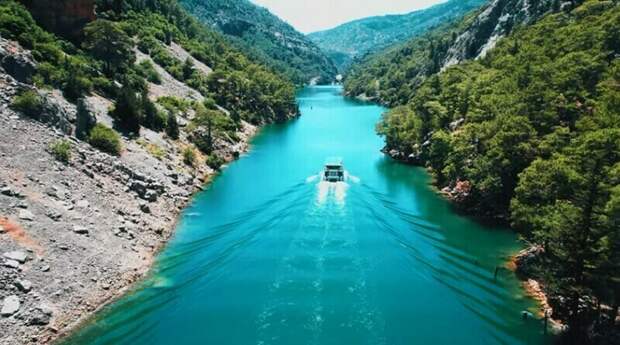 Видео: волшебный по красоте каньон, окруженный горами, или нетипичная Турция