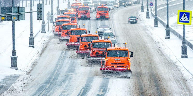 Уборка снега. Фото: mos.ru