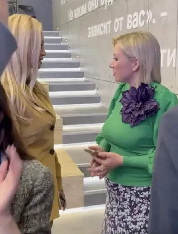 Виктория Лопырёва и Мария Захарова