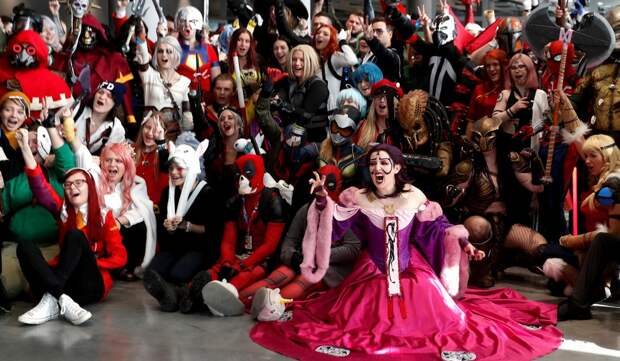Посетители фестиваля Comic Con 2021 в Праге
