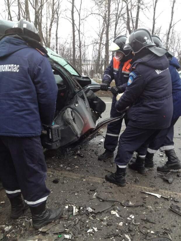 Авария дня.  Четыре человека погибли в страшном ДТП в Подмосковье