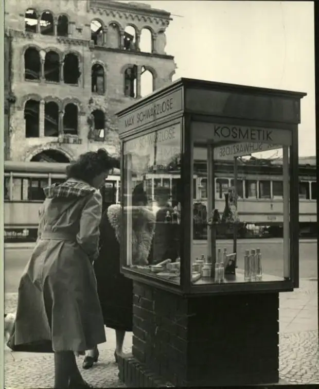 Берлинский сюр маркет. Берлин 1950. Берлин в 1950 году. Берлин 1950 фото. 1946 Berlin.