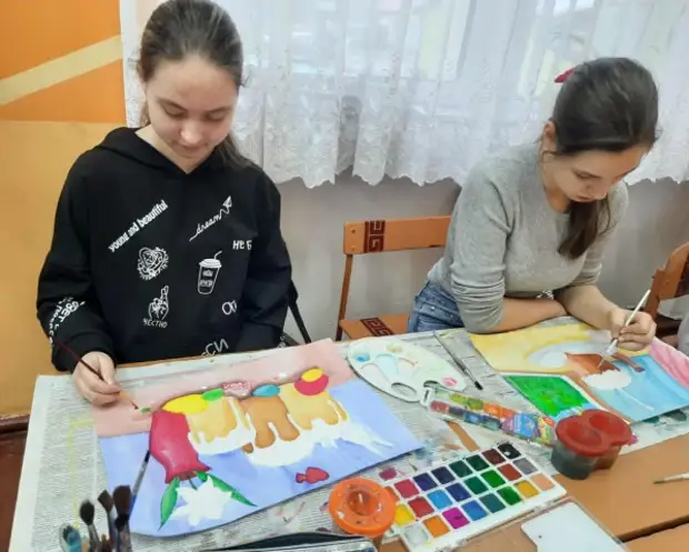 Яркое солнце, весёлое щебетание птиц, пушистая верба, ароматный ванильный запах куличей с белой, как нежное облако, глазурью...