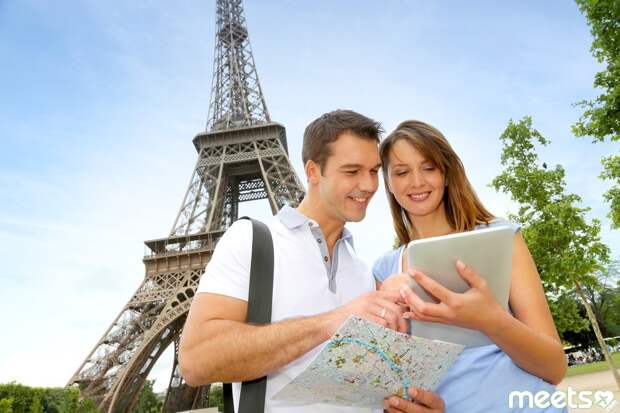 travel the world traveling couple