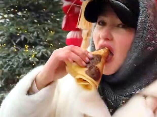 Леопардовые, с золотом и икрой: где продают самые дорогие блины на Масленицу