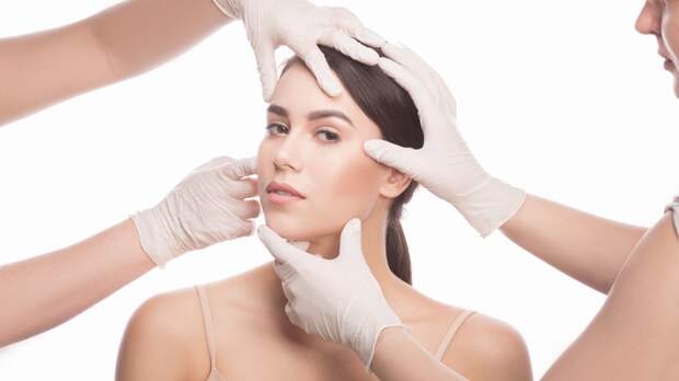 Врачи рассказали, чем опасны самые популярные косметологические процедуры