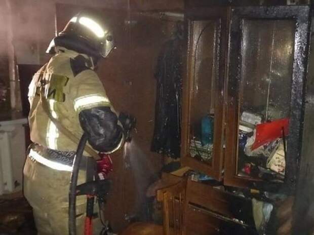 При пожаре в жилом доме Челябинска пострадала женщина