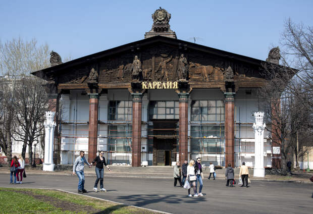 File:ВДНХ. Павильон №67 («Карелия») (14067025573).jpg - Wikimedia Commons