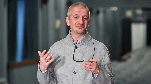 В Госдуме оценили решение Богомолова уйти с поста ректора Школы-студии МХАТ