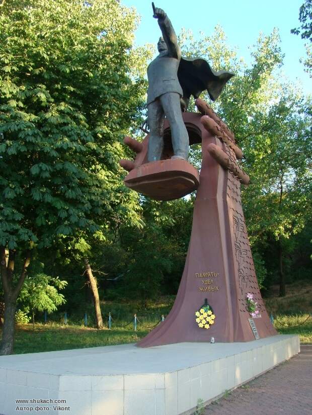 Памятник Марнинеско А.И.