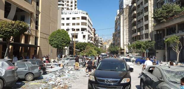 Спасатели МЧС России обнаружили тела погибших под завалами в Бейруте