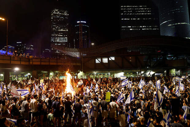 Израильтяне вышли на улицы Тель-Авива, требуя выборов и освобождения заложников