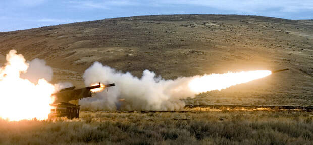 Американская высокомобильная ракетно-артиллерийская система оперативно-тактического назначения (HIMARS) AP Photo/The News Tribune, Peter Haley