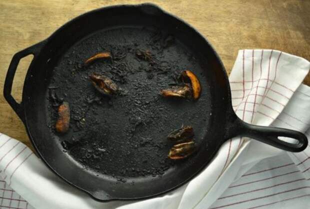 Пригоревшая еда - нормальное явление, но можно обойтись и без этого / Фото: vcusnyatina.ru