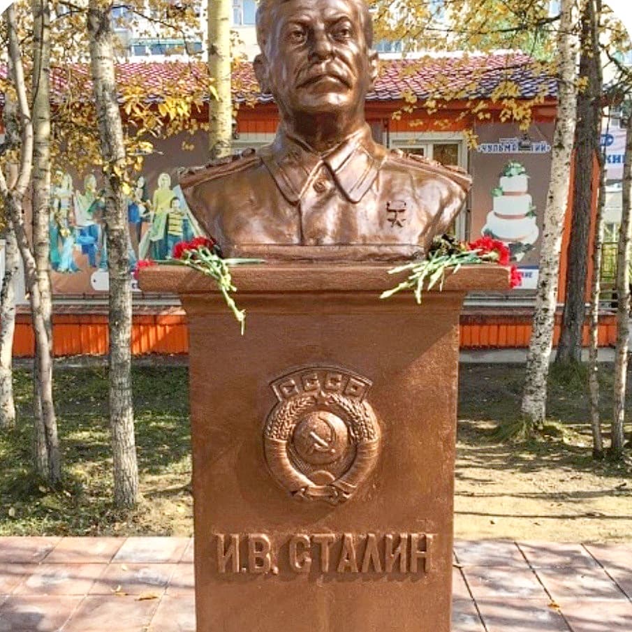 В Якутии открыли памятник Сталину