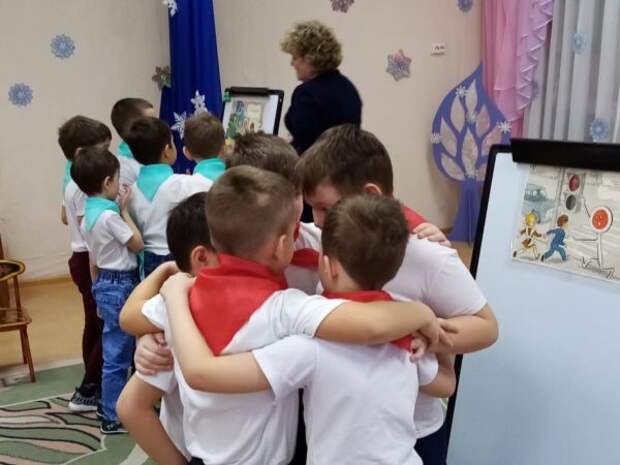 Сотрудники ГИБДД Кировграда провели тематическую викторину по знанию ПДД для будущих первоклассников