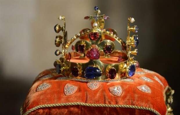 Венец монарха: 4 легендарные короны правителей Средневековья
